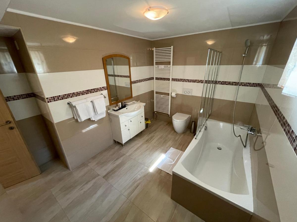 Apartment Victoria สตาราบัชกา ภายนอก รูปภาพ